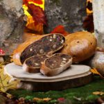 Früchtebrot im Wald fotografiert