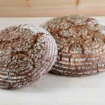 Zwei Stück Sonnenblumen Vollkornbrot