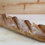 Herzhaftes Zwiebelbaguette aus dem Allgäu